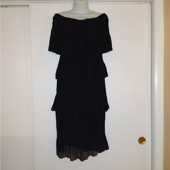 🎉🆕Black Tiered Off Shoulder Ruffled Dress - Picture 5 of 8